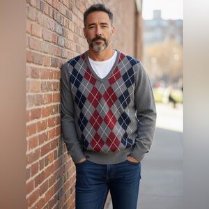 Alan Paine 100% Cashmere V-Neck Argyle Sweater